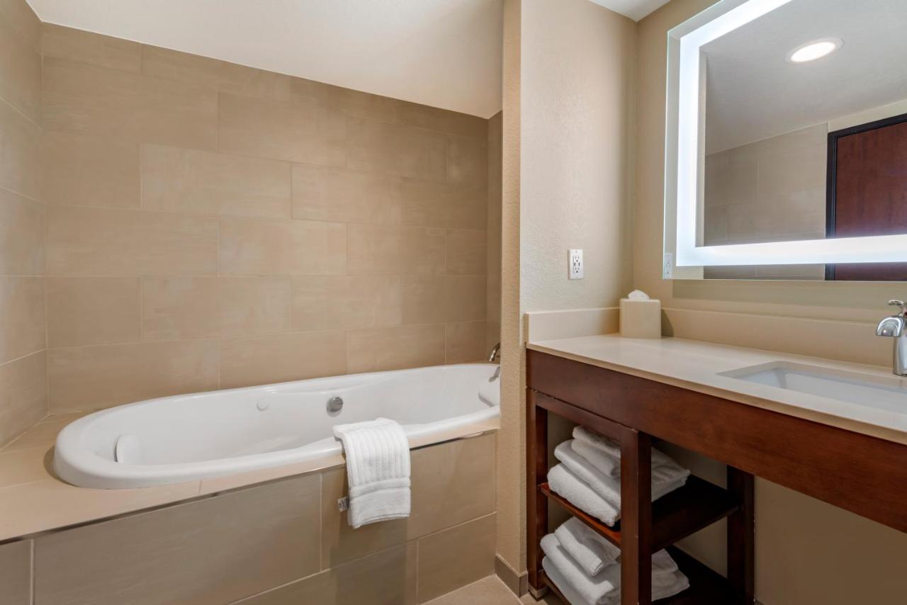 King Suite with Spa Bath - Non-Smoking at Comfort Suites Broomfield-Boulder/Interlocken