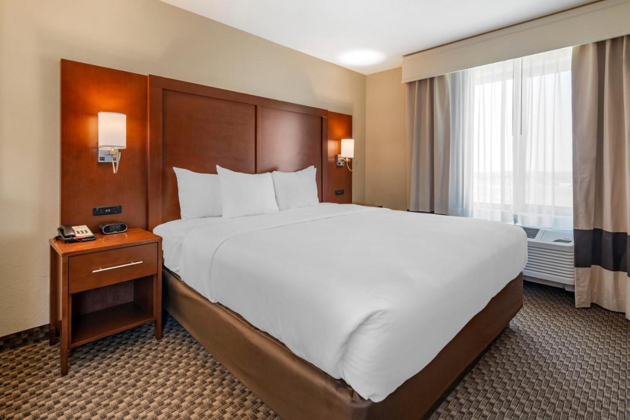 King Suite with Spa Bath - Non-Smoking at Comfort Suites Broomfield-Boulder/Interlocken