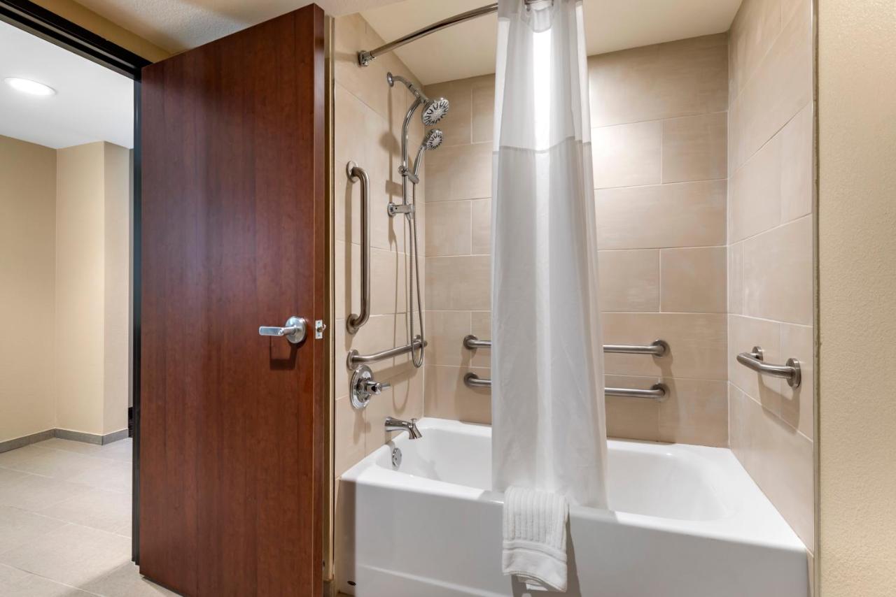 Queen Room with Two Queen Beds - Accessible/Non-Smoking at Comfort Suites Broomfield-Boulder/Interlocken