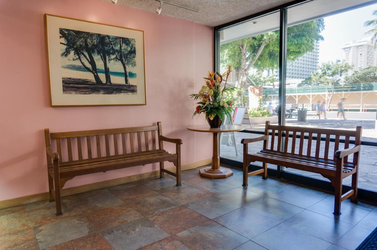 | Kuhio Banyan Hotel (with Kitchenettes)