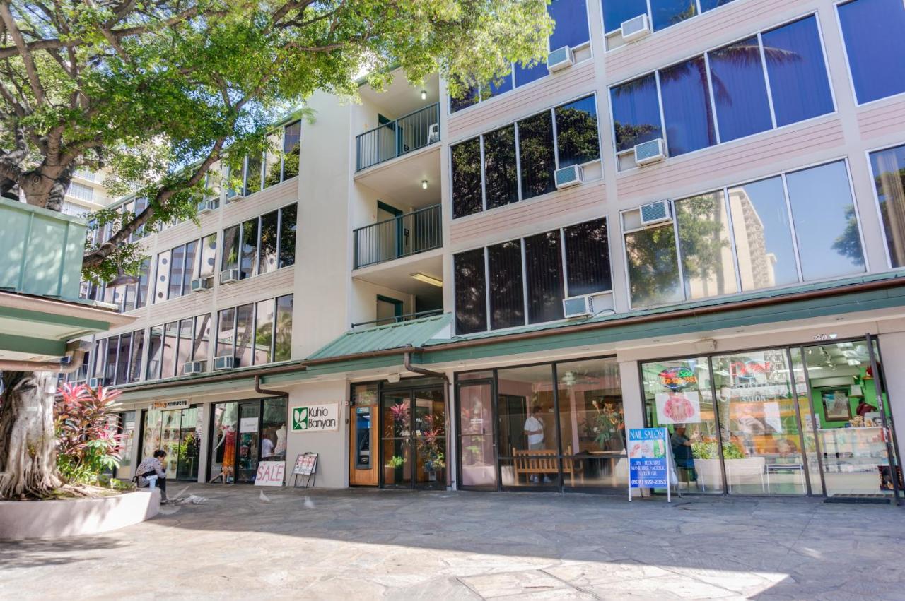 | Kuhio Banyan Hotel (with Kitchenettes)