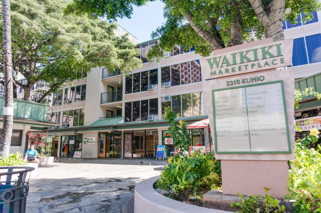 | Kuhio Banyan Hotel (with Kitchenettes)