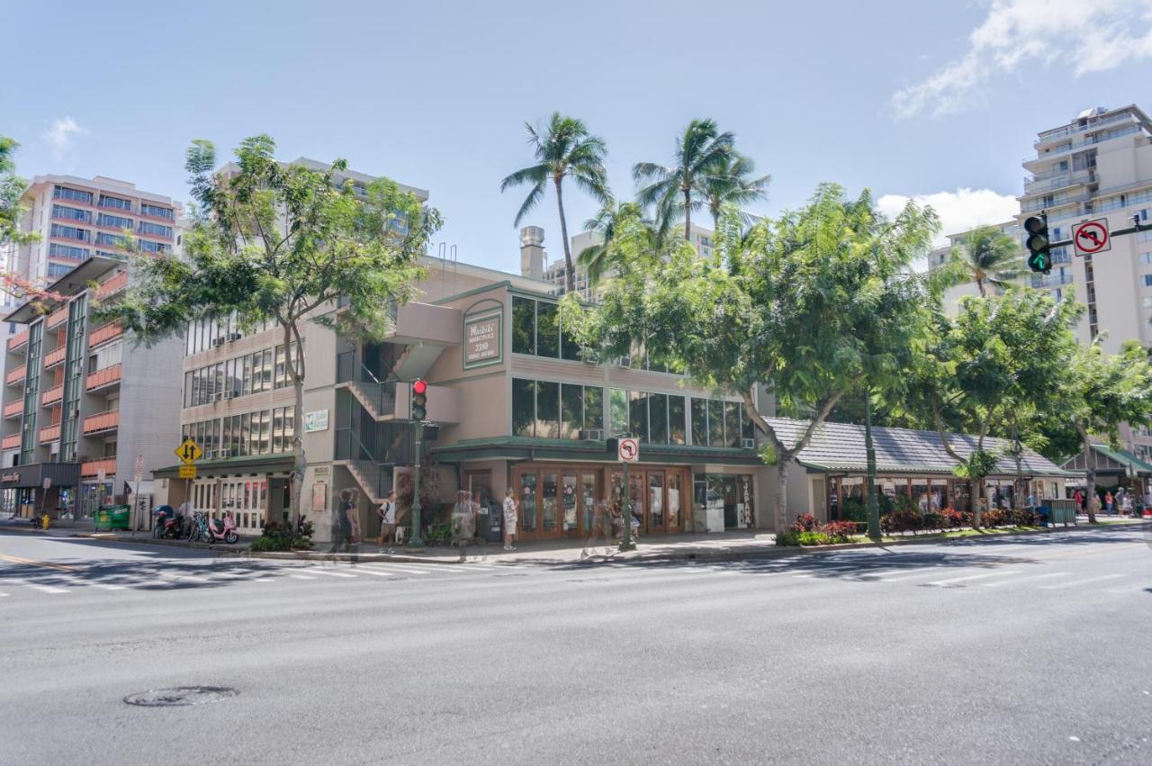 | Kuhio Banyan Hotel (with Kitchenettes)