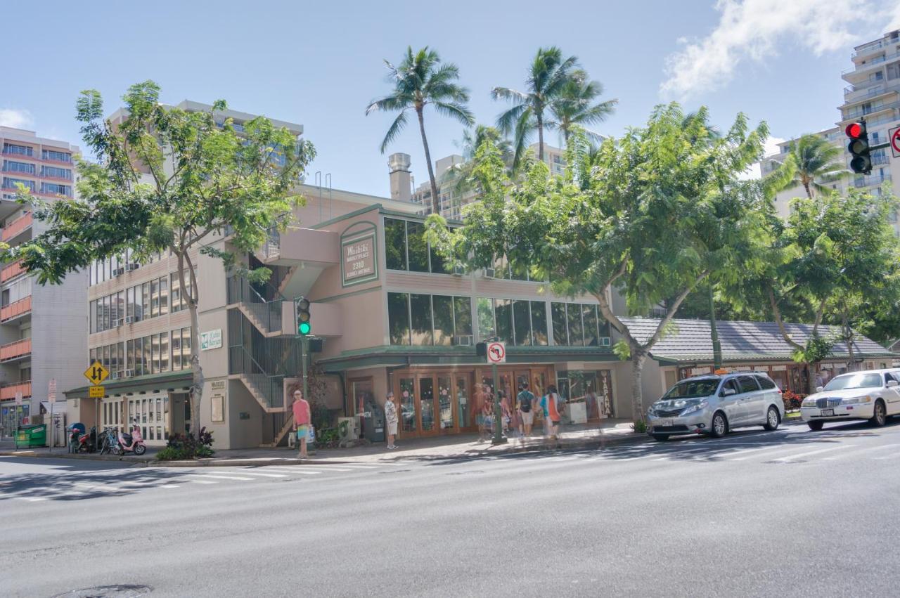 | Kuhio Banyan Hotel (with Kitchenettes)