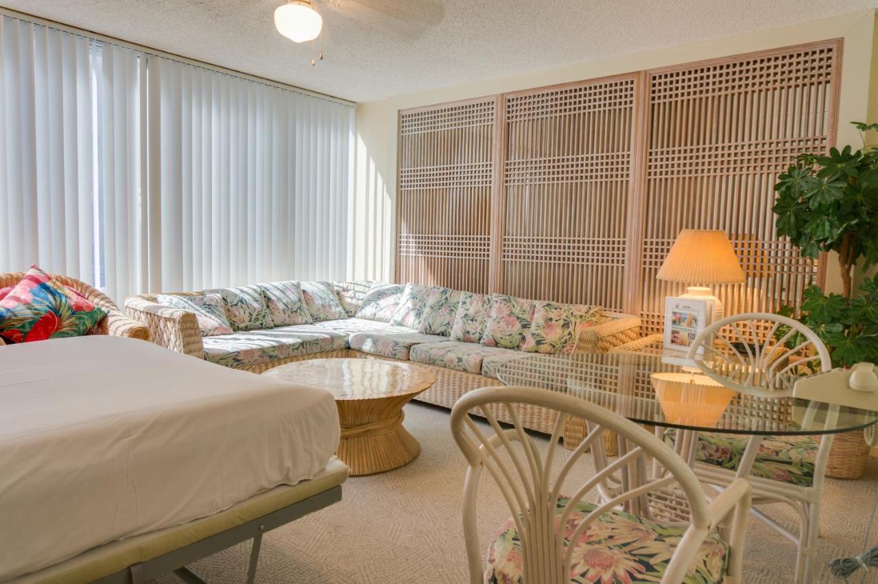 | Kuhio Banyan Hotel (with Kitchenettes)