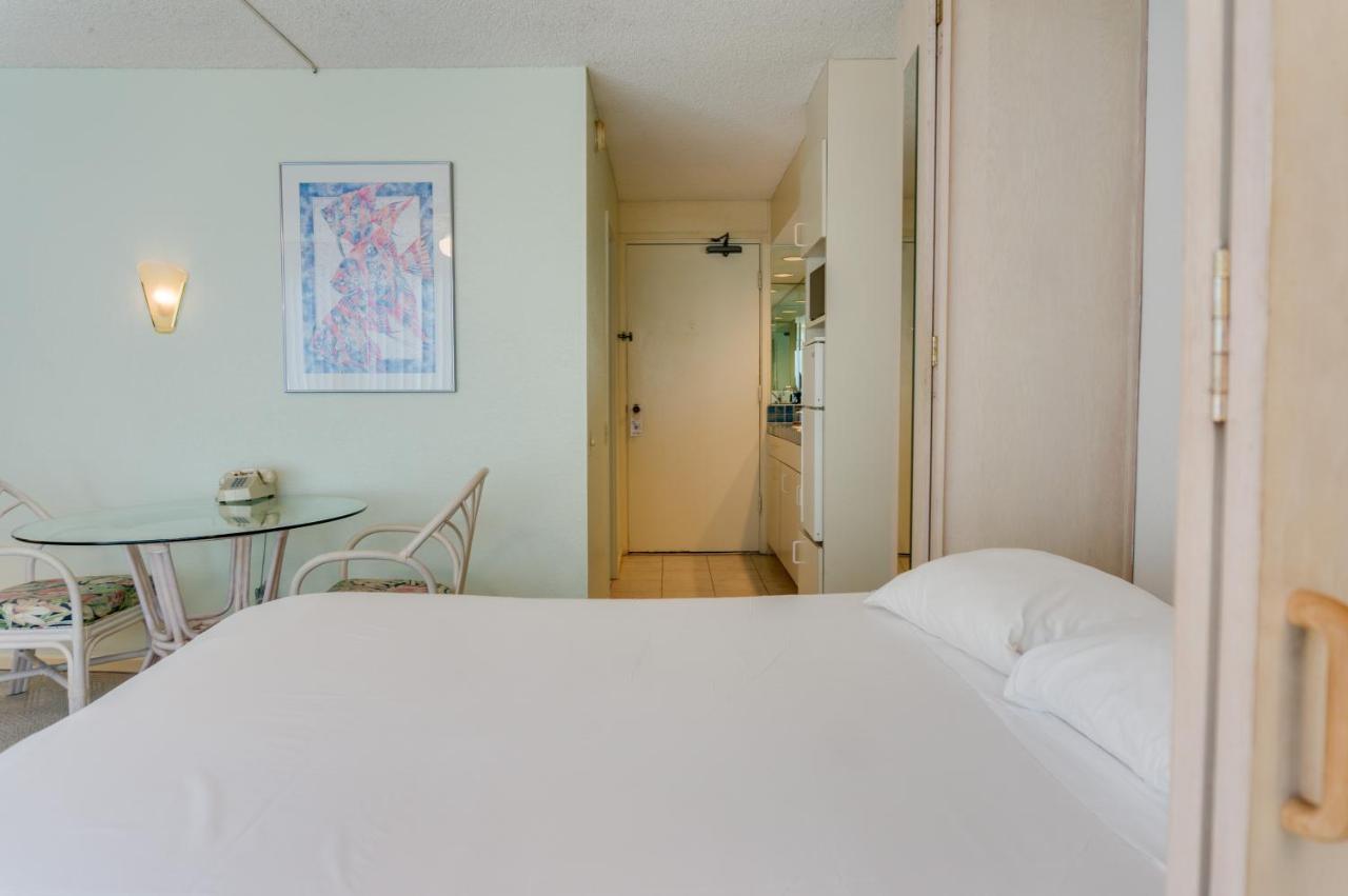 | Kuhio Banyan Hotel (with Kitchenettes)