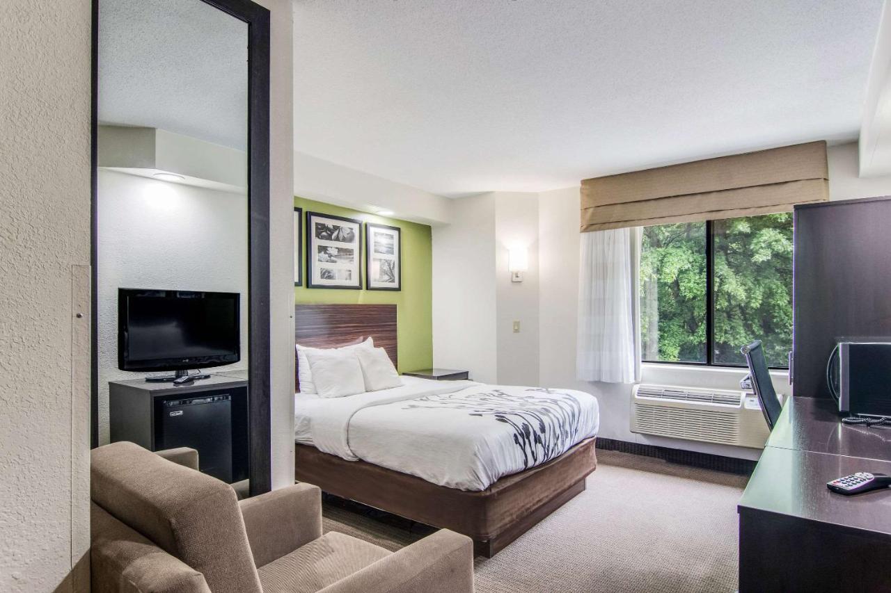 Queen Room - Accessible/Non-Smoking at Sleep Inn Austintown - Youngstown, West