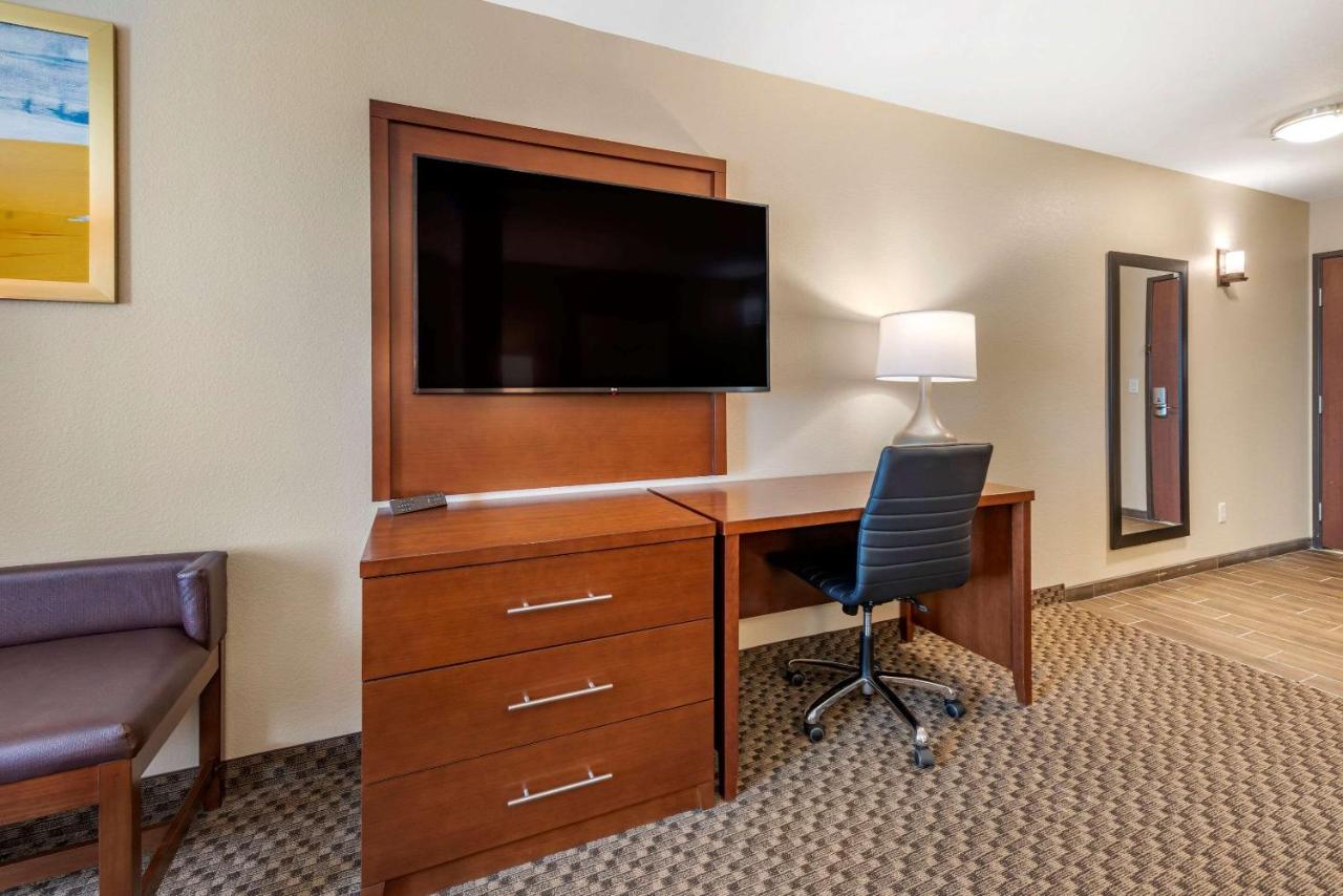 King Suite - Non-Smoking at Comfort Suites Broomfield-Boulder/Interlocken