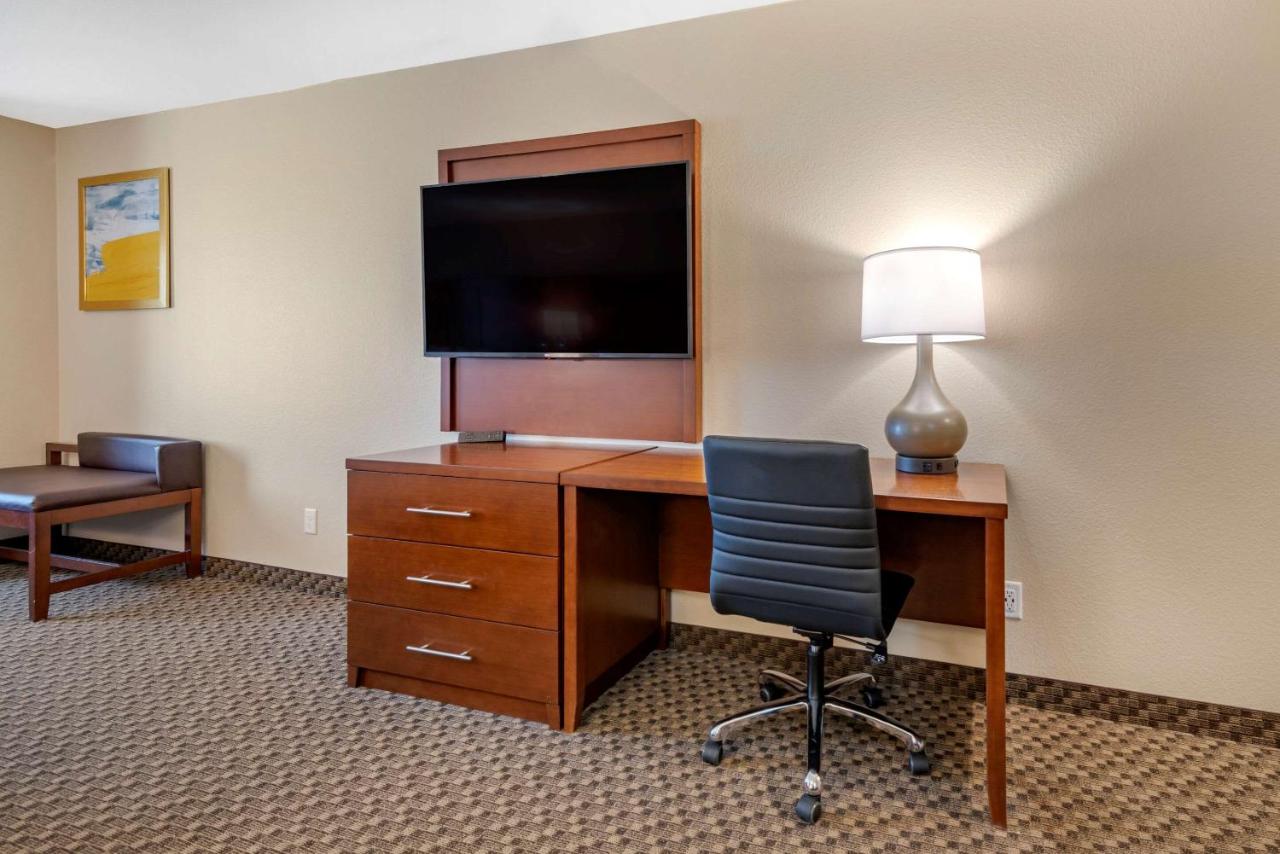 Queen Suite with Two Queen Beds - Non-Smoking at Comfort Suites Broomfield-Boulder/Interlocken