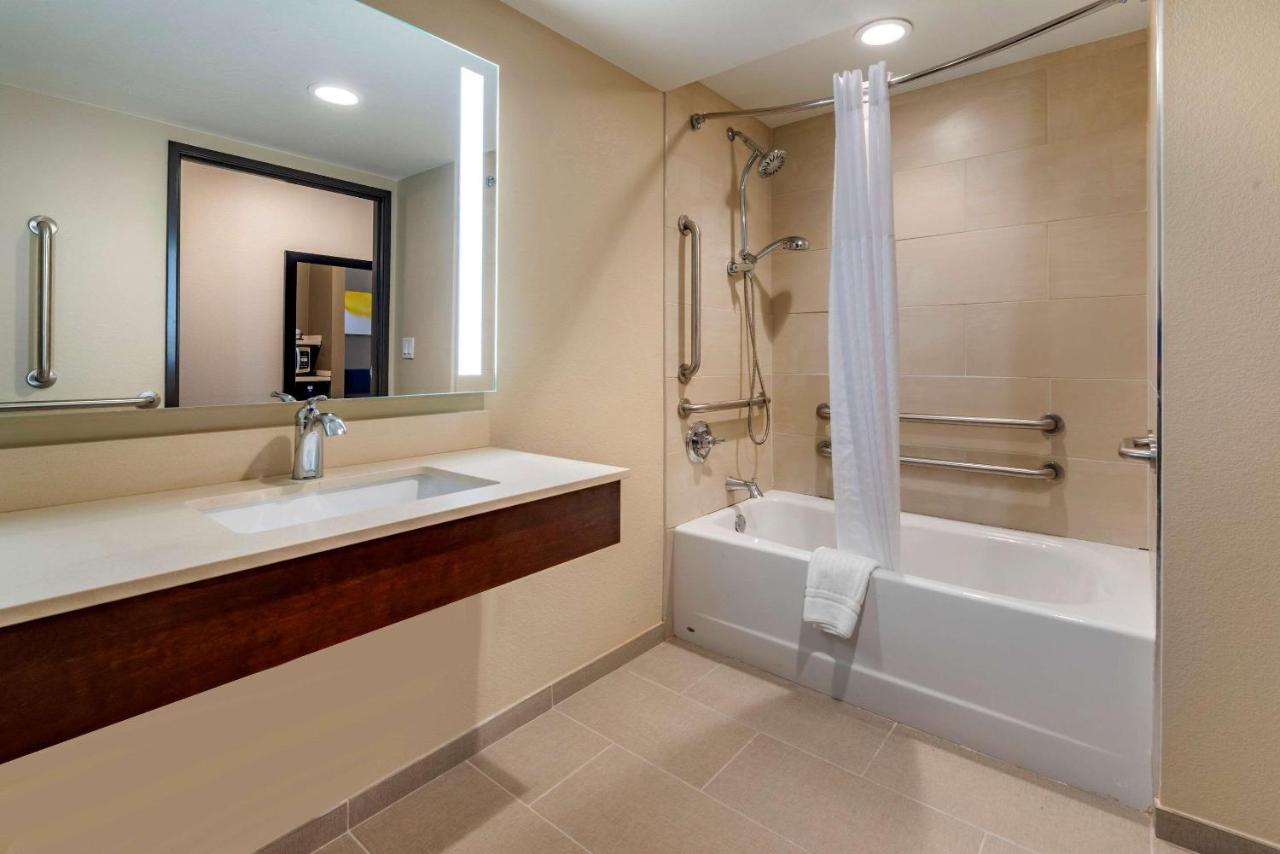 King Suite - Accessible/Non-Smoking at Comfort Suites Broomfield-Boulder/Interlocken