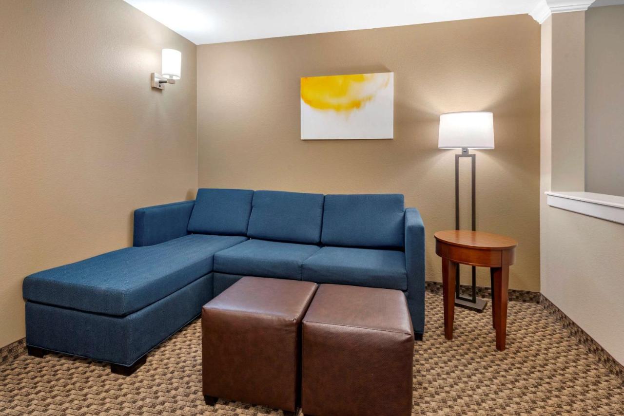 Queen Room with Two Queen Beds - Accessible/Non-Smoking at Comfort Suites Broomfield-Boulder/Interlocken