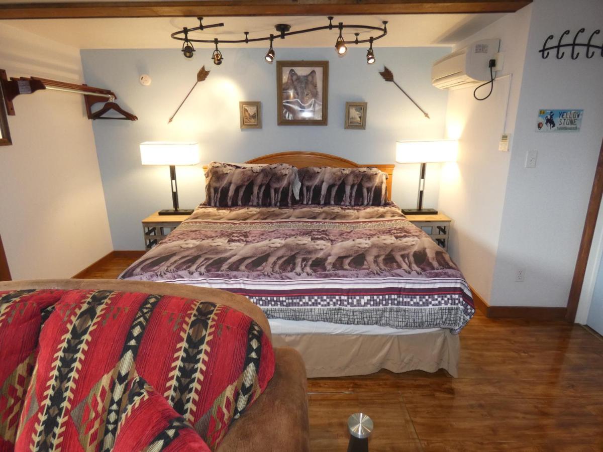  | Yellowstone Motel - Adults Only - All rooms have kitchens