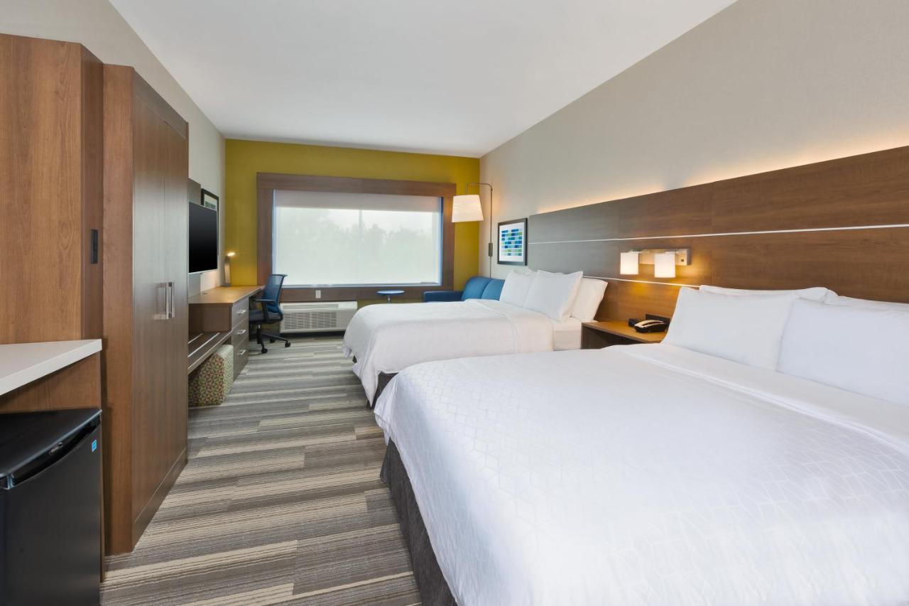 Queen Suite with Two Queen Beds - Non-Smoking at Holiday Inn Express & Suites Milan – Sandusky Area, an IHG Hotel