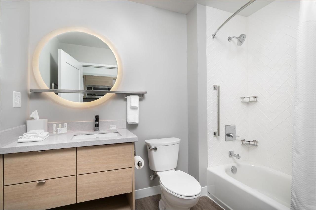 Queen Studio with Adapted Tub - Mobility Accessible at TownePlace Suites by Marriott Nashville Midtown