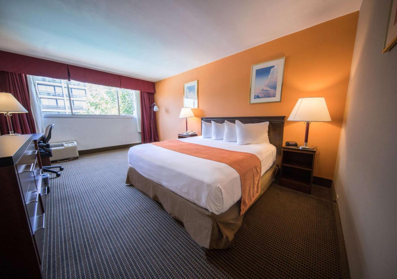 | Howard Johnson by Wyndham Fullerton/Anaheim Conference Cntr