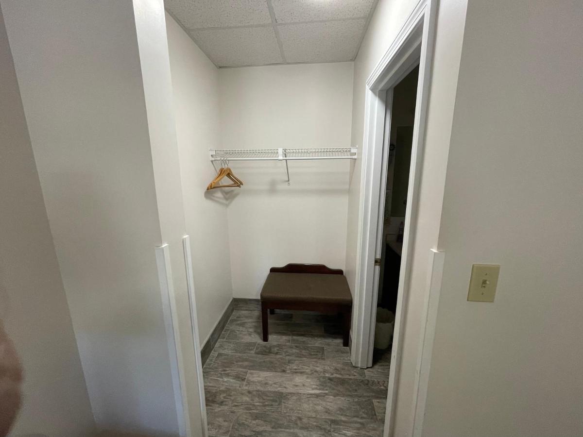 King Room at Colonial Motel