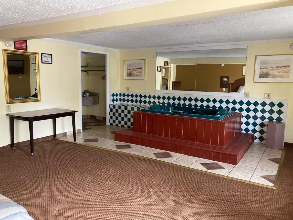 | Apple Tree Inn