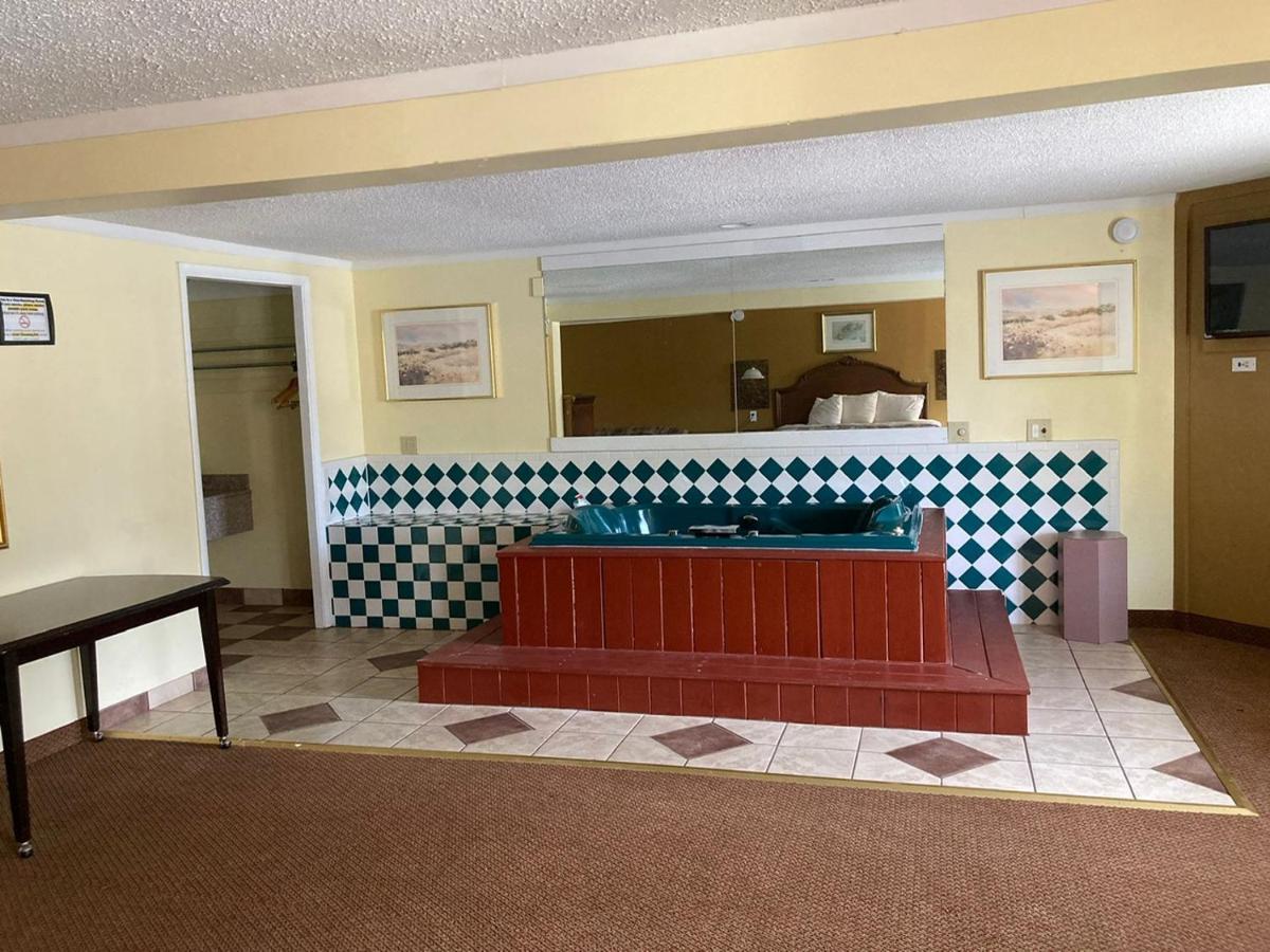 | Apple Tree Inn