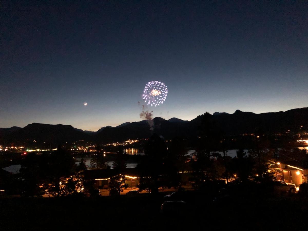 | Estes Lake Lodge