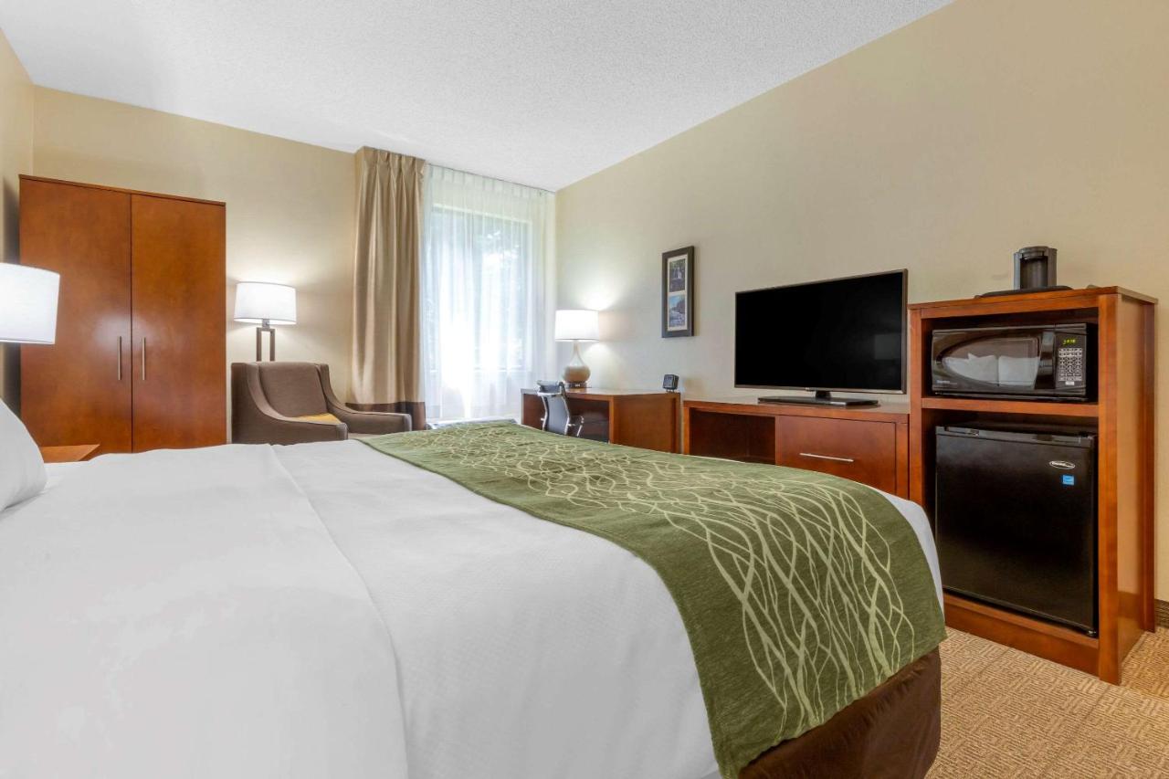 King Room - Accessible/Non-Smoking at Comfort Inn & Suites Lenoir Hwy 321 Northern Foothills