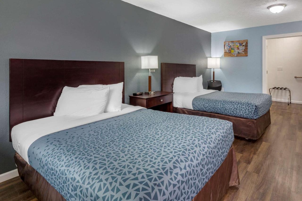  | Econo Lodge Inn & Suites South Sandusky