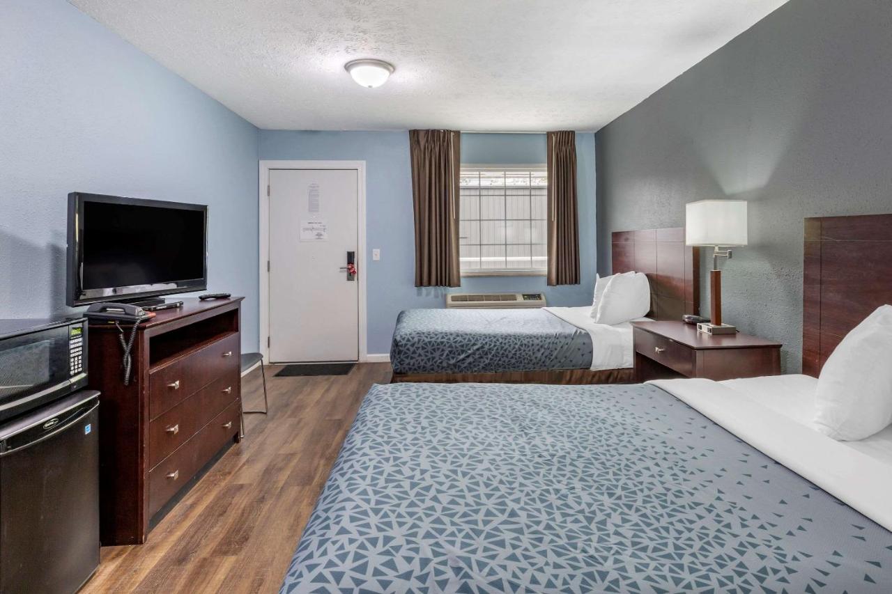  | Econo Lodge Inn & Suites South Sandusky