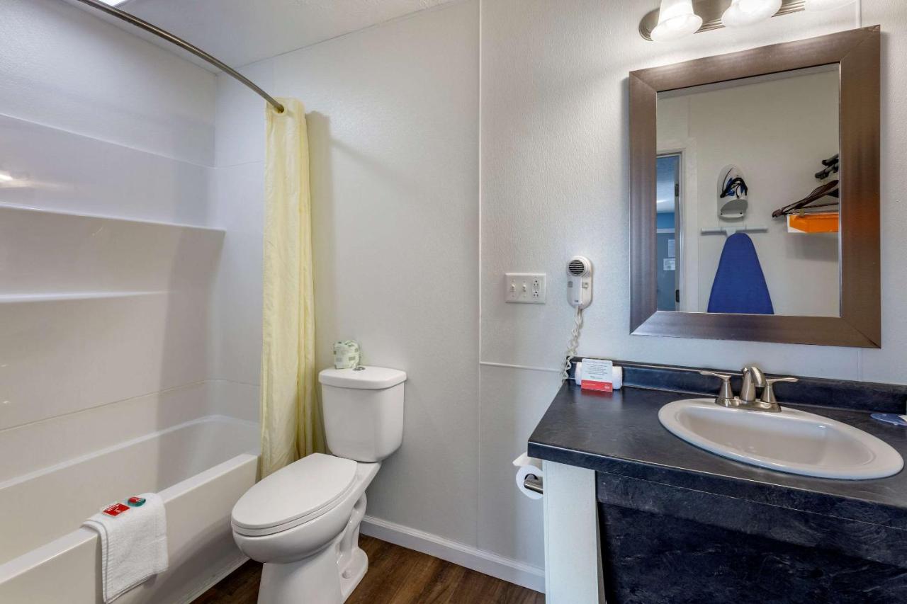  | Econo Lodge Inn & Suites South Sandusky