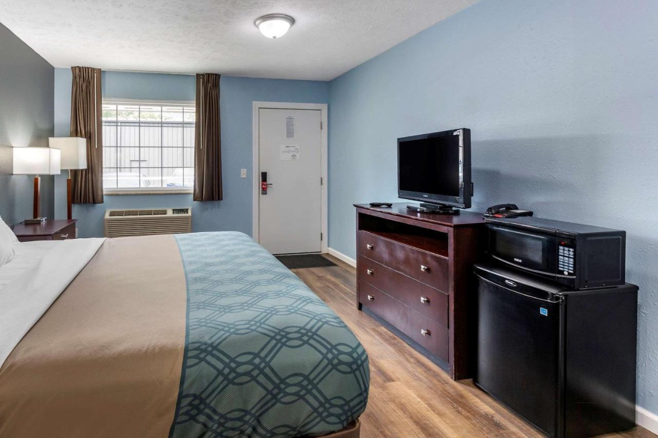  | Econo Lodge Inn & Suites South Sandusky