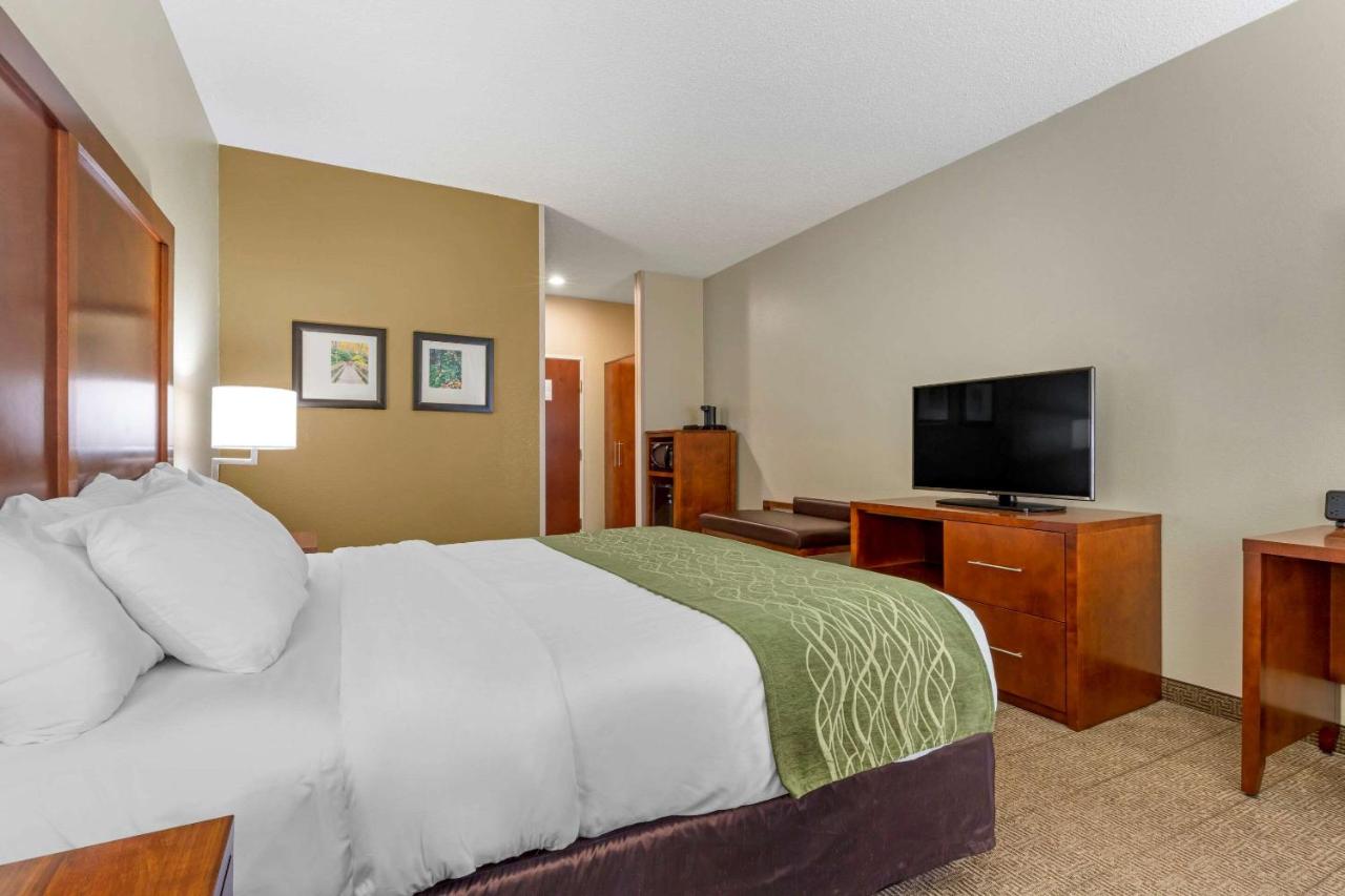 King Room - Non-Smoking at Comfort Inn & Suites Lenoir Hwy 321 Northern Foothills