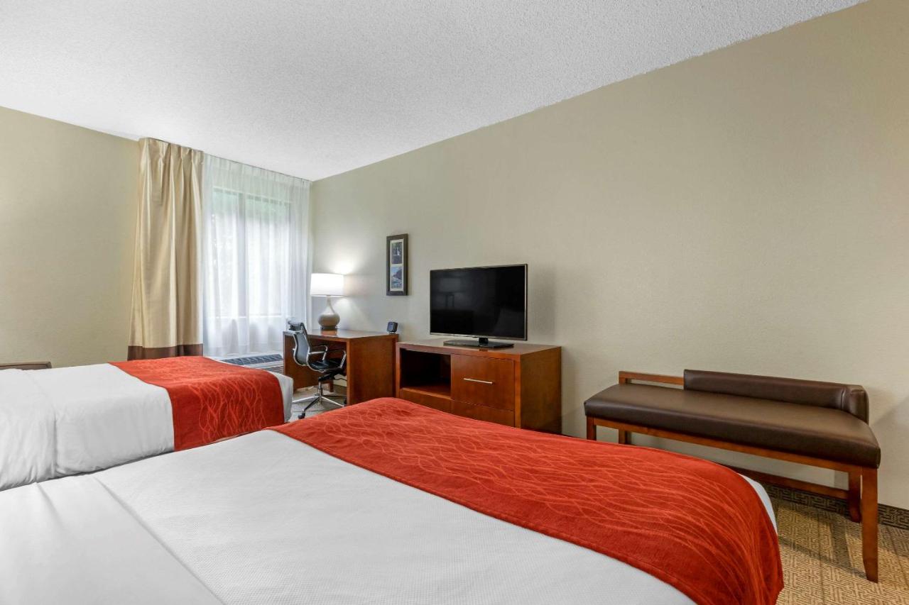 Queen Room with Two Queen Beds - Non-Smoking at Comfort Inn & Suites Lenoir Hwy 321 Northern Foothills