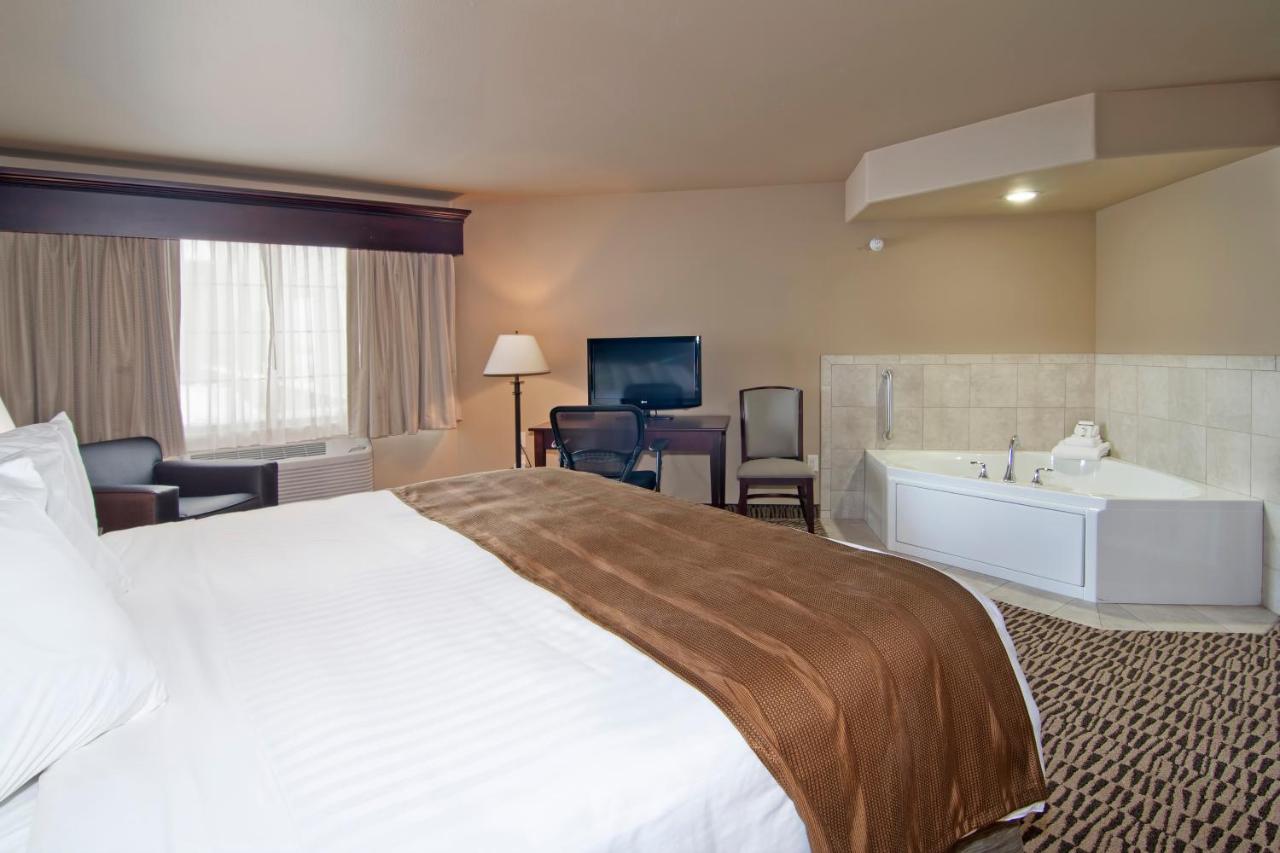 King Room with Spa Bath at The Watford