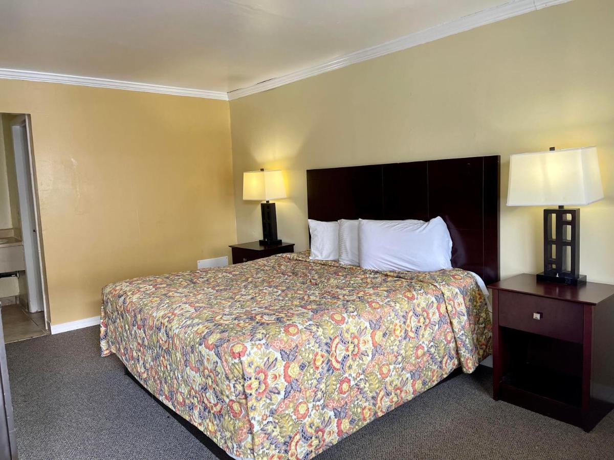 | Economy Motel