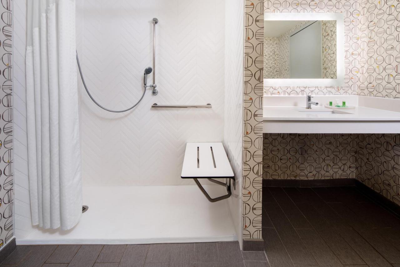 King Room - Mobility Access/Roll in Shower - Non-Smoking at Holiday Inn Charlottesville-Monticello by IHG