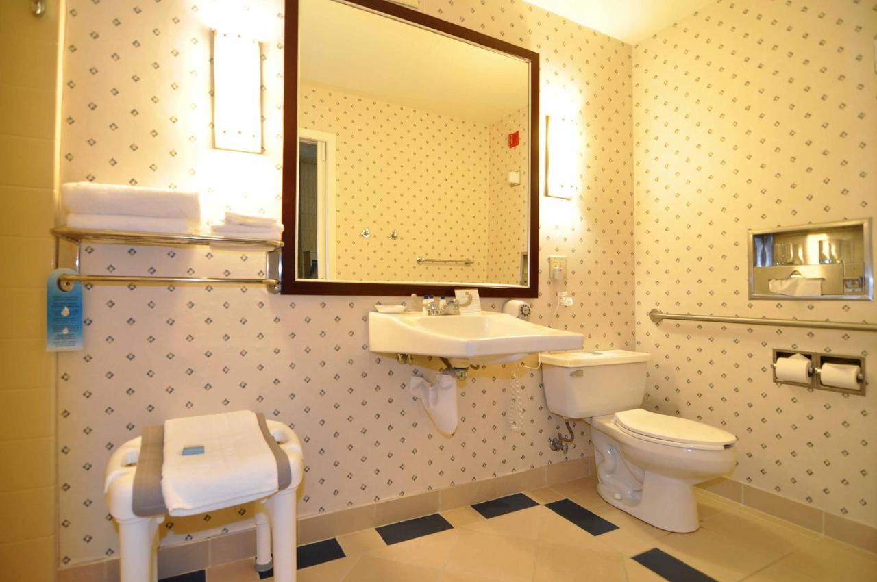Queen Room - Disability Access/Roll-in Shower at Best Western Plus University Inn