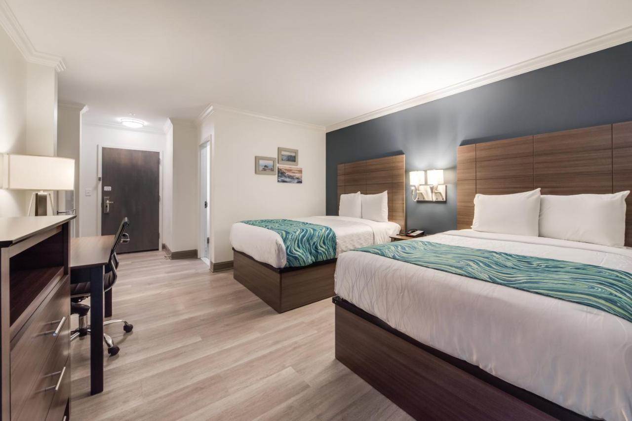 Deluxe Room with Two Double Beds with Balcony Smoke Free at Le Voyageur Motel