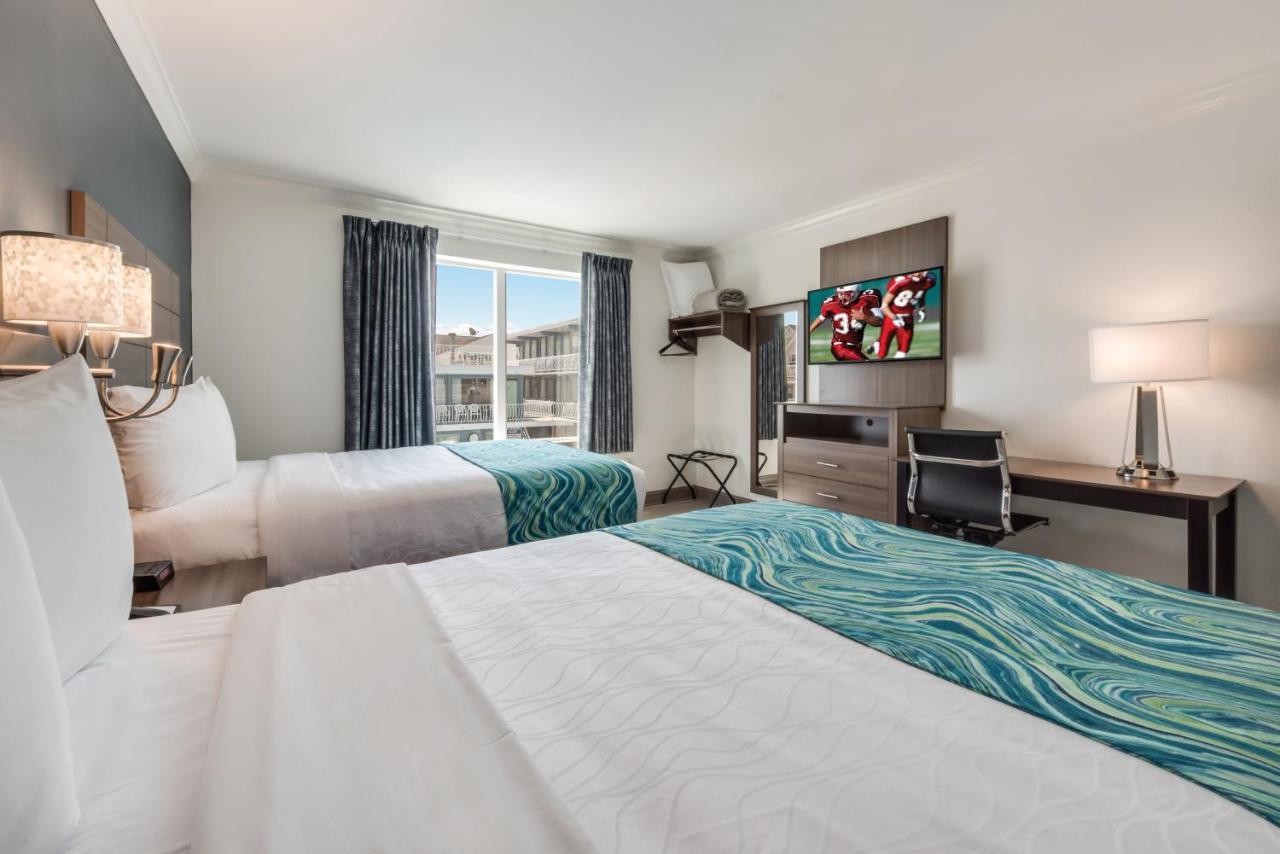 Luxury Suite with Two Double Beds with Balcony Smoke Free at Le Voyageur Motel