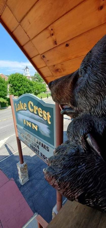 | Lake Crest Inn