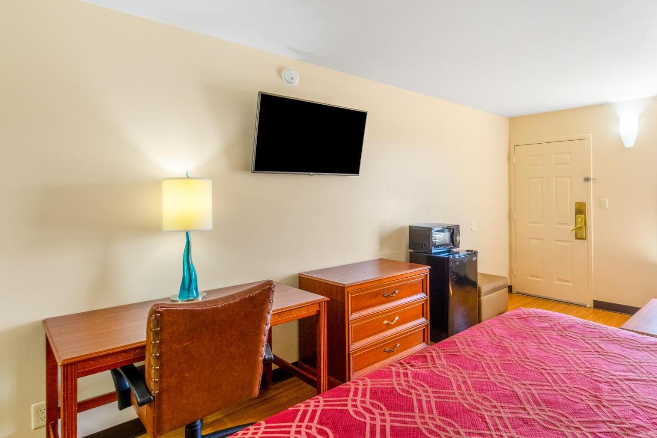 Standard Double Room with Two Double Beds - Smoking at Econo Lodge Gaffney