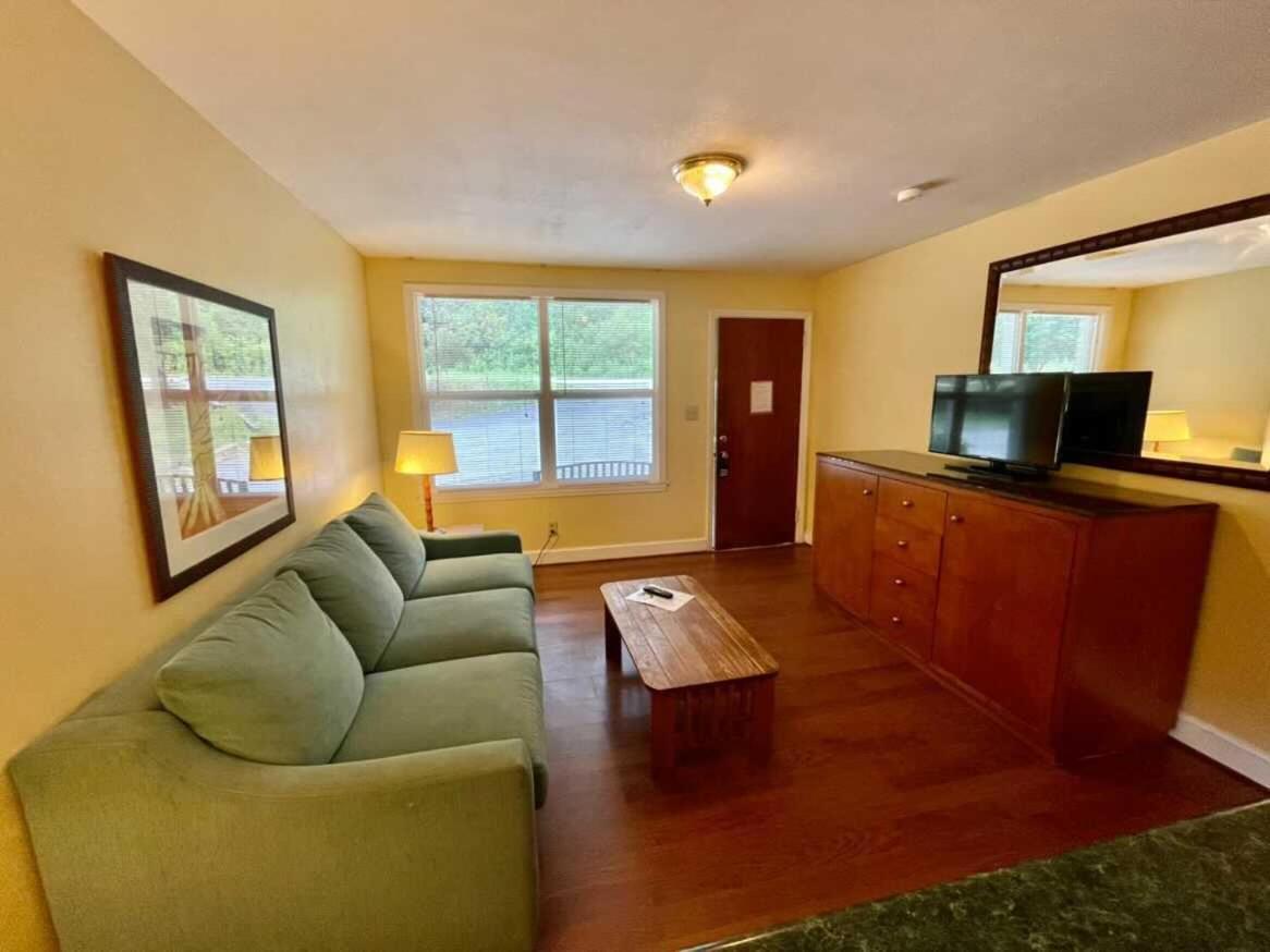 Apartment at Geneva Hotel & Tiki Bar