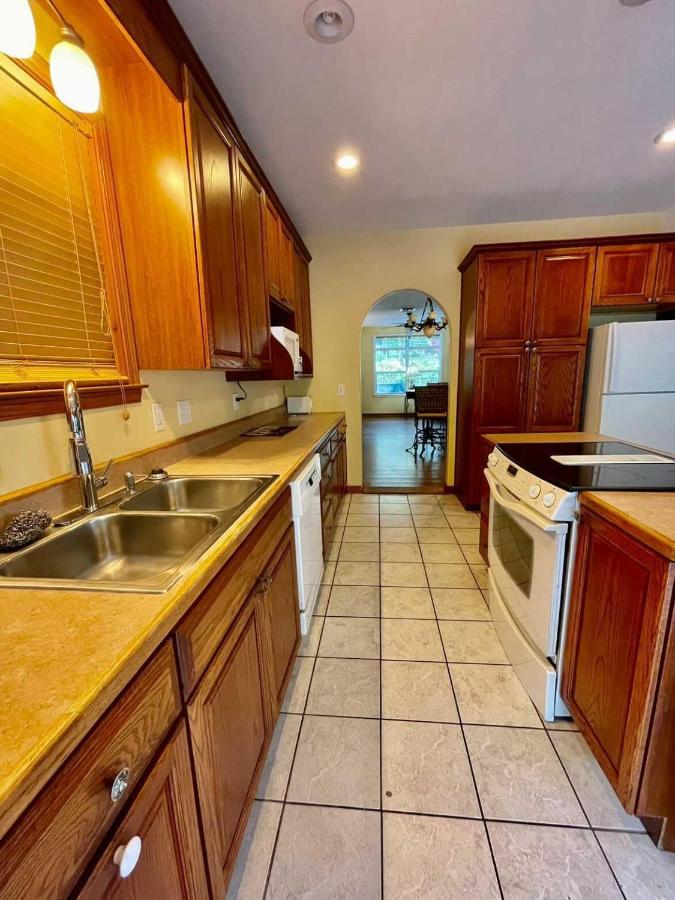 Two-Bedroom House at Geneva Hotel & Tiki Bar