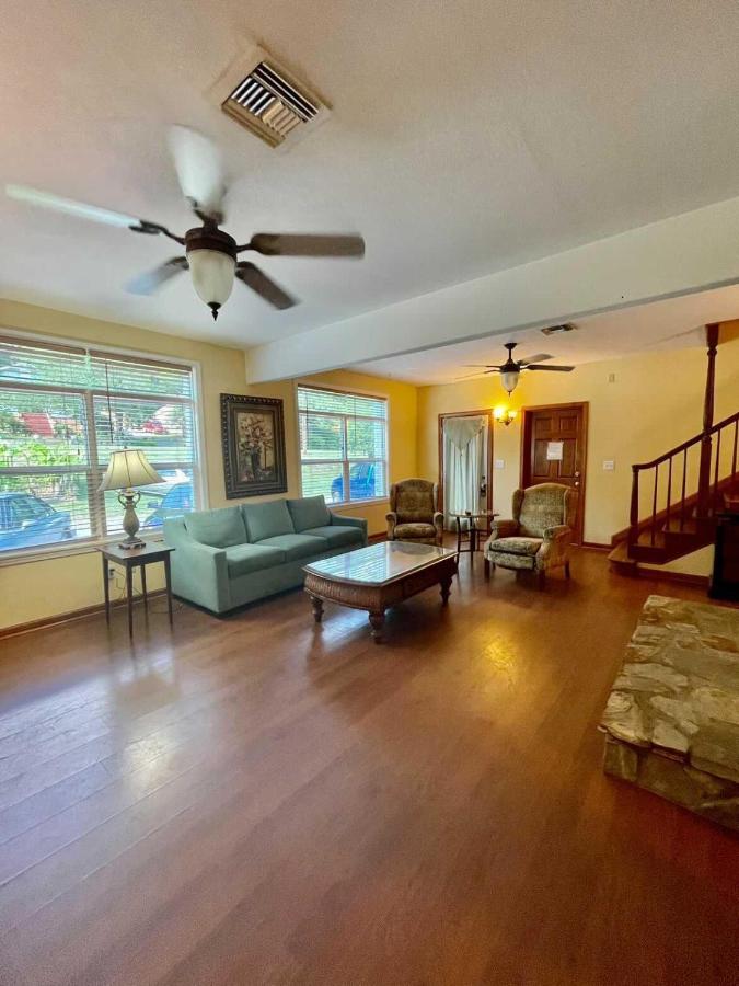 Two-Bedroom House at Geneva Hotel & Tiki Bar
