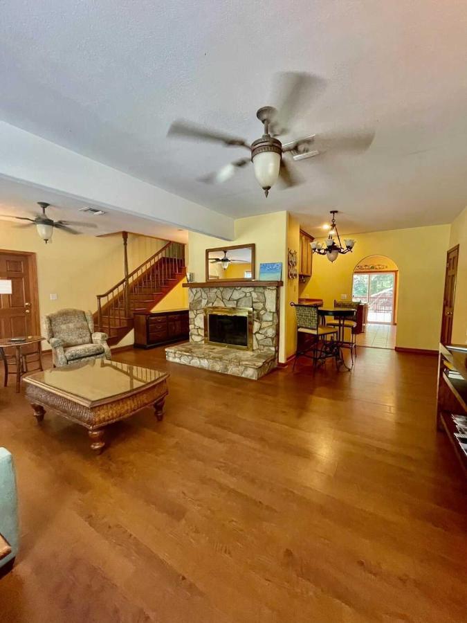 Two-Bedroom House at Geneva Hotel & Tiki Bar