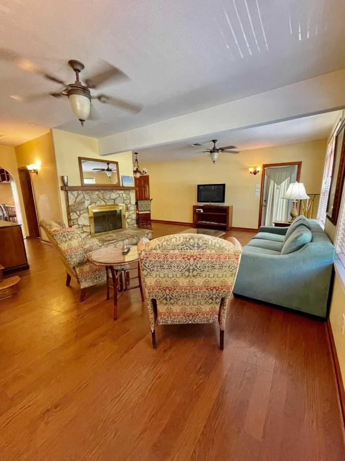 Two-Bedroom House at Geneva Hotel & Tiki Bar