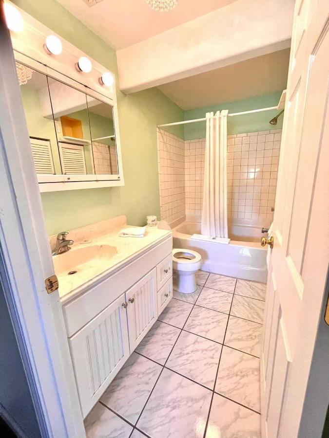 Two-Bedroom House at Geneva Hotel & Tiki Bar