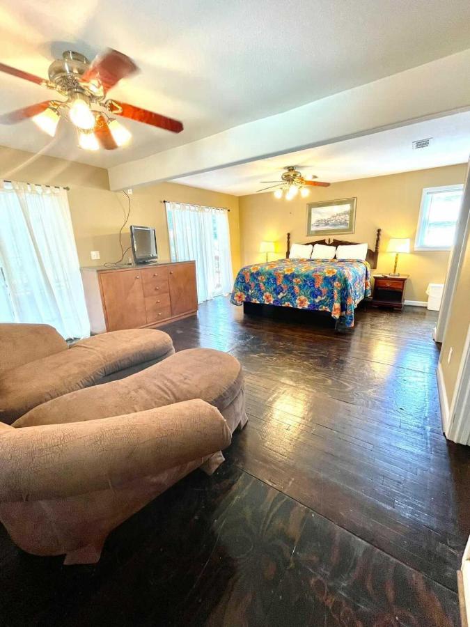 Two-Bedroom House at Geneva Hotel & Tiki Bar
