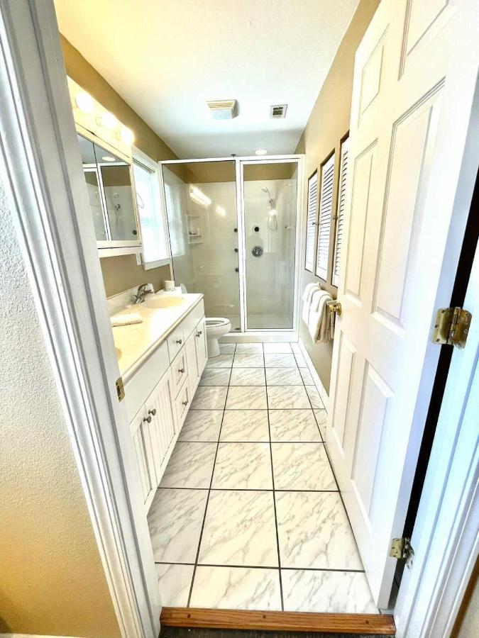 Two-Bedroom House at Geneva Hotel & Tiki Bar