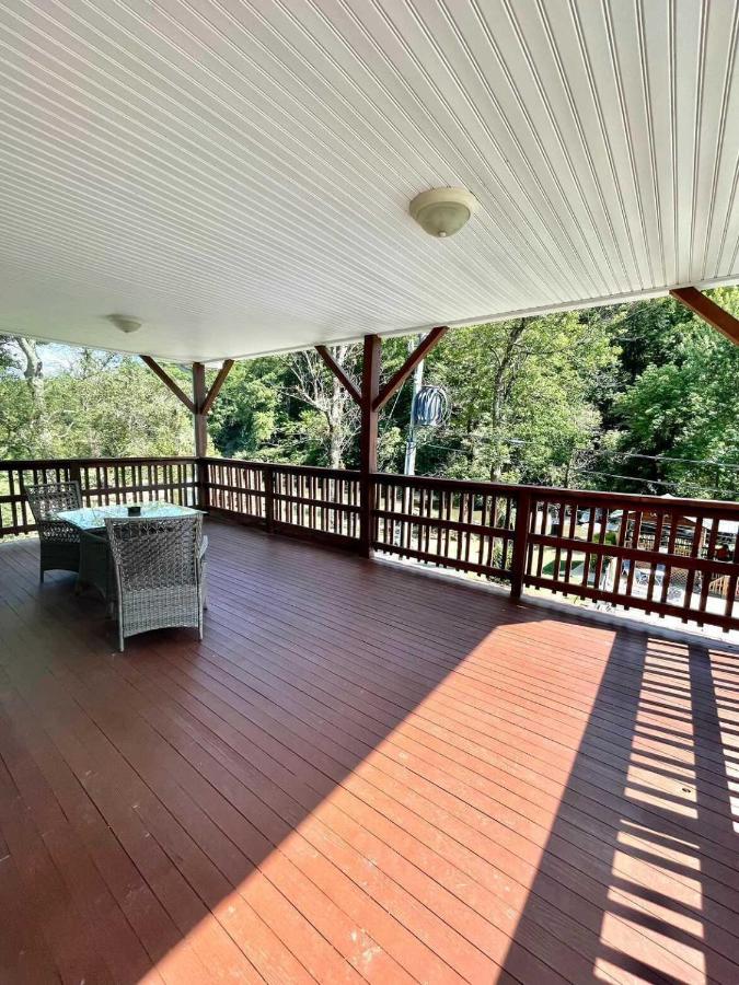 Two-Bedroom House at Geneva Hotel & Tiki Bar