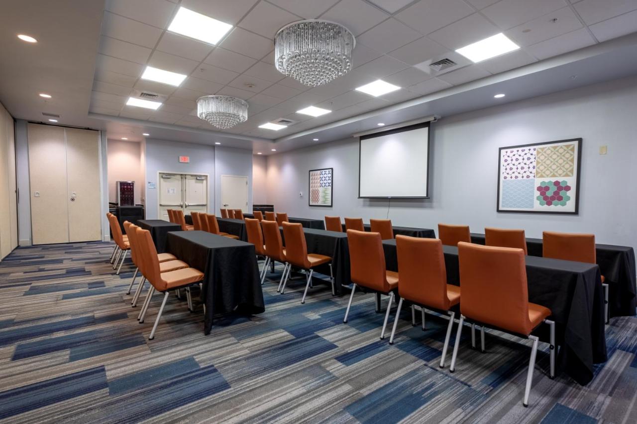 | Holiday Inn Express & Suites, International Drive, an IHG Hotel