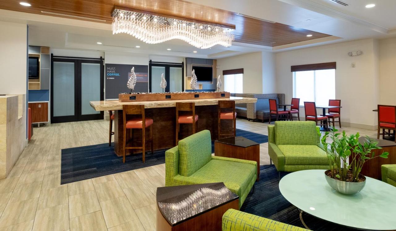 | Holiday Inn Express & Suites, International Drive, an IHG Hotel