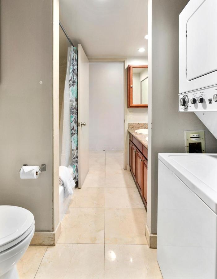  | Waikiki Beach Condominiums